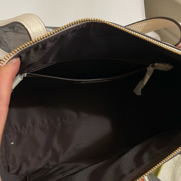 COACH - Taylor zipper flower patch tote - 21810- NWOT - Picture 4 of 13